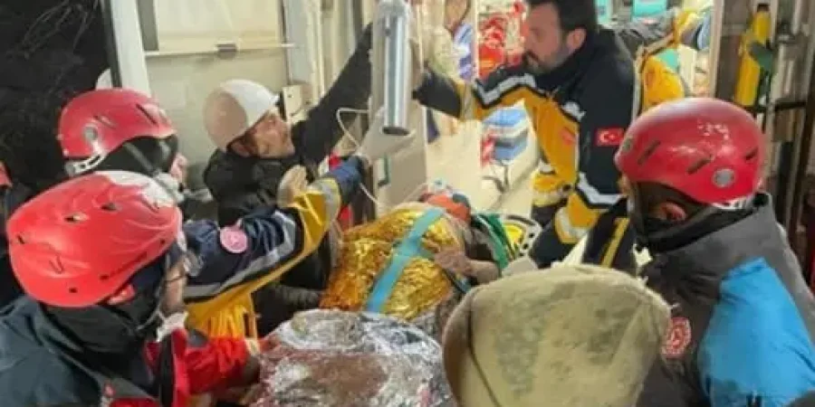 أكياس الألمونيوم لها جانبان “جانب أصفر وآخر فضي معدني”