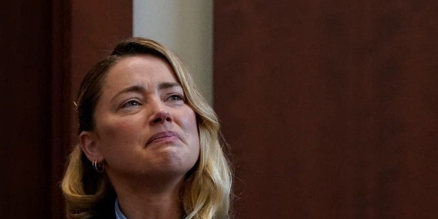 أمبر هيرد تبكي أثناء المحاكمة