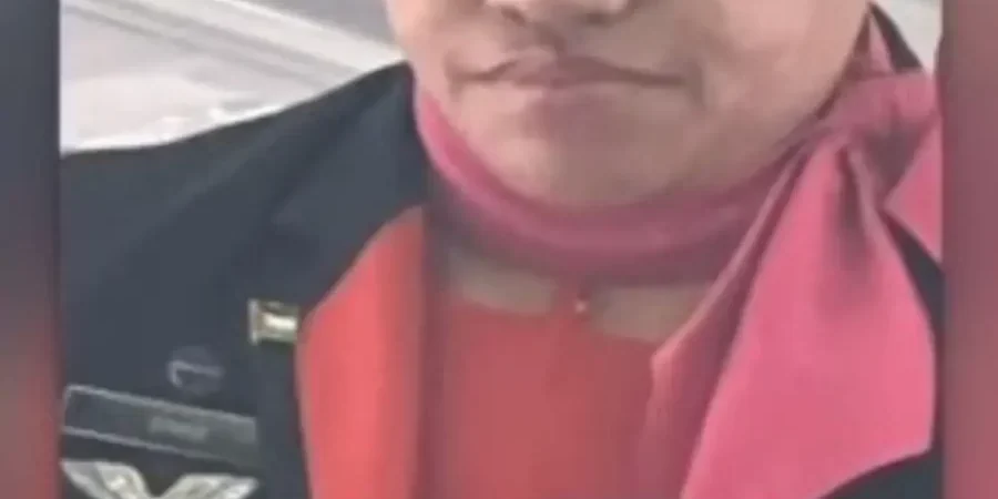 من طاقم الرحلة