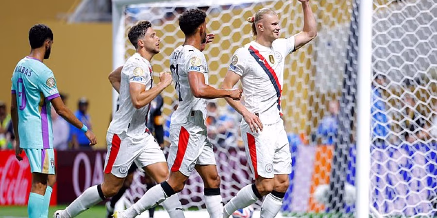 فرحة لاعبي مانشستر سيتي بالفوز
