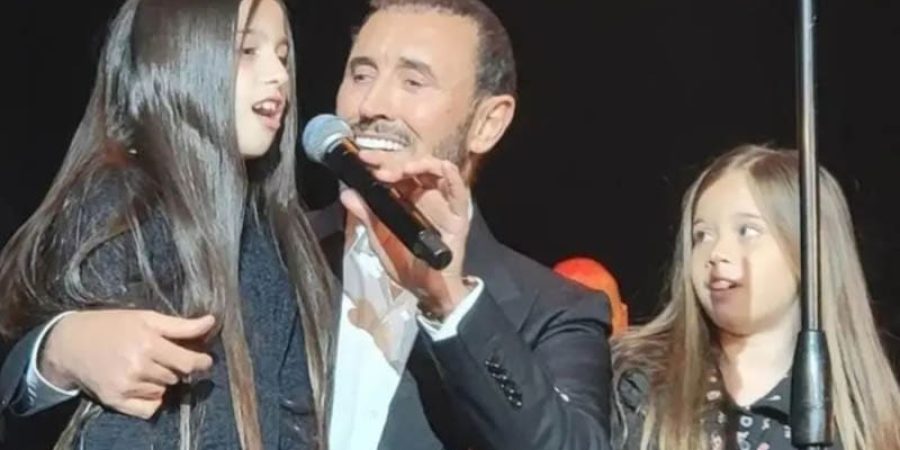 كاظم الساهر مع حفيدتيه - من حسابه في إنستغرام