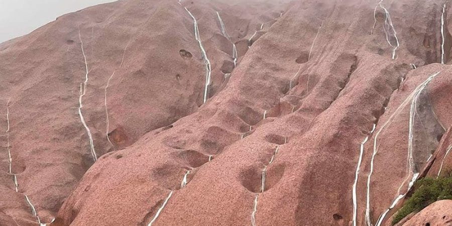 صخرة "أولورو" في أستراليا