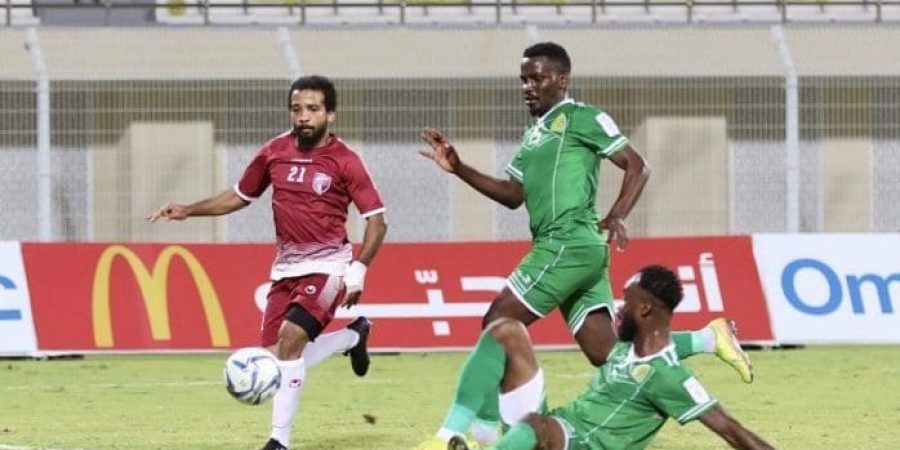 جانب من لقاء الرستاق وصحار ضمن دوري عمانتل