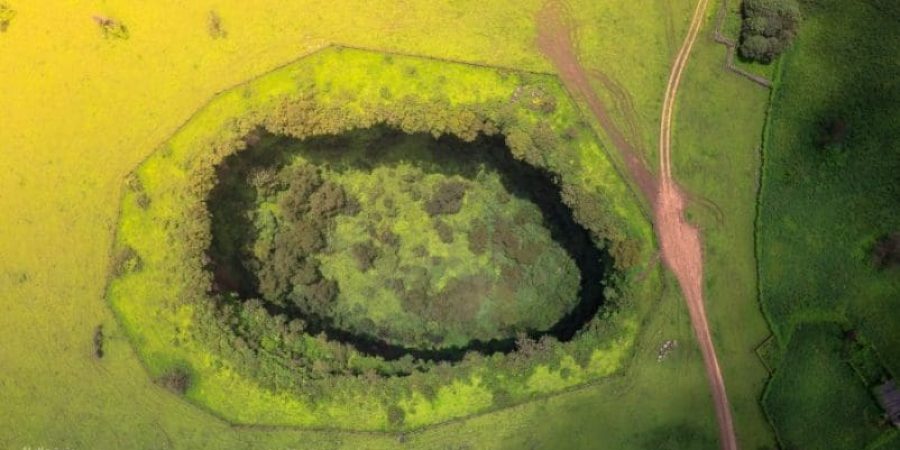 حفرة إذابة شيحيت تقع بولاية طاقة وهي تعتبر أعجوبة فريدة من نوعها