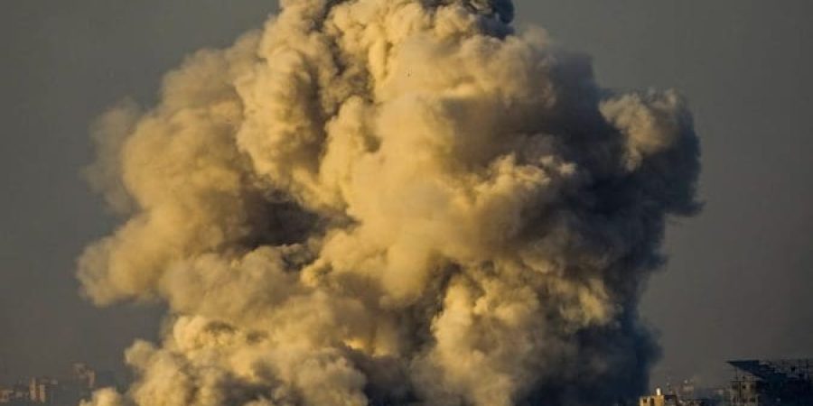 قصف لقوات الاحتلال الإسرائيلي على منازل في جباليا