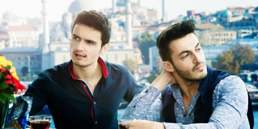هل تكره أن يكون لأصدقائك أصدقاء آخرون؟