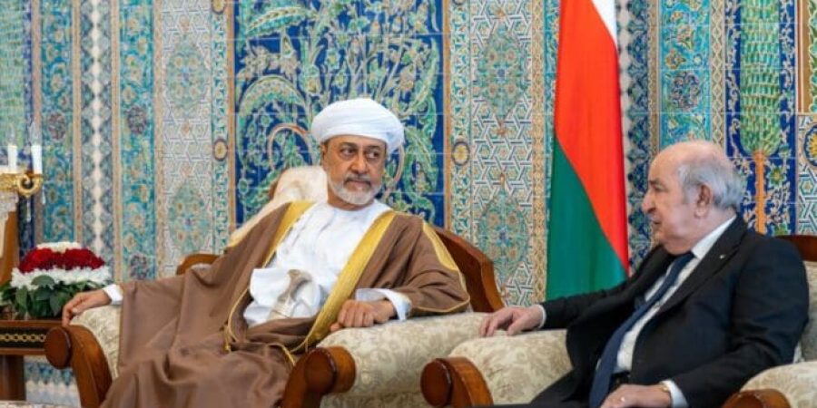 جلالةُ السُّلطان والرئيسُ الجزائري يعقدان لقاءً ثُنائيًّا