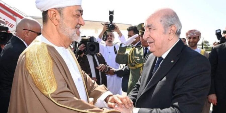 جلالة السُّلطان يصل إلى الجزائر