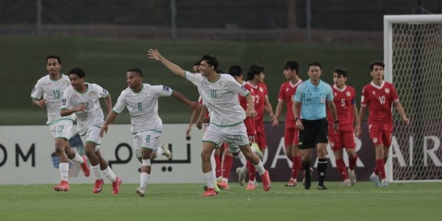 فرحة لاعبي منتخبنا بهدف التعادل