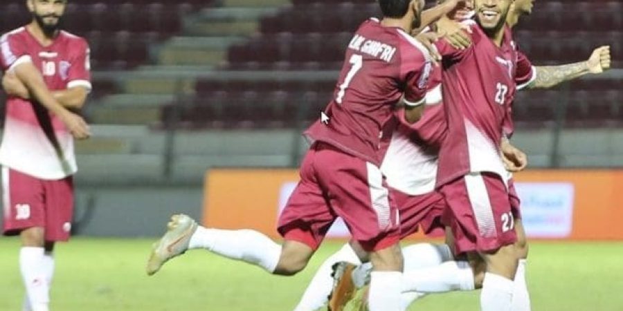 فرحة لاعبي الرستاق بعد تسجيل الهدف الثاني