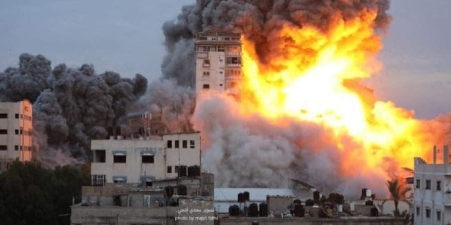 غارات إسرائيلية تدمر برج فلسطين السكني وسط غزة