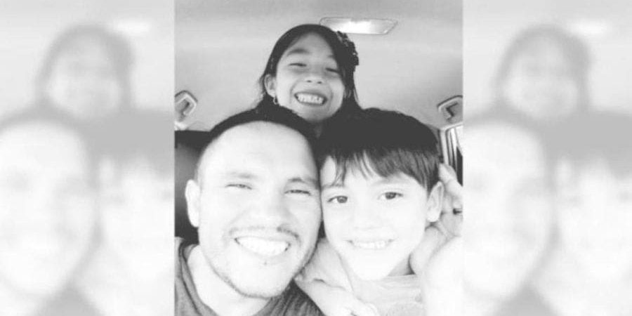 الوالد وطفلاه