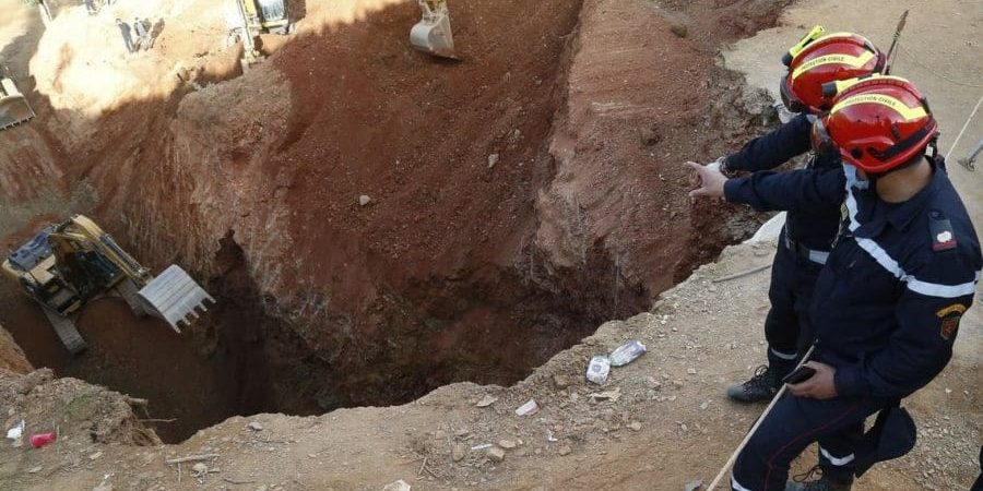 من موقع البئر شمال المغرب حيث يتواجد الطفل العالق ريان (فرانس برس)