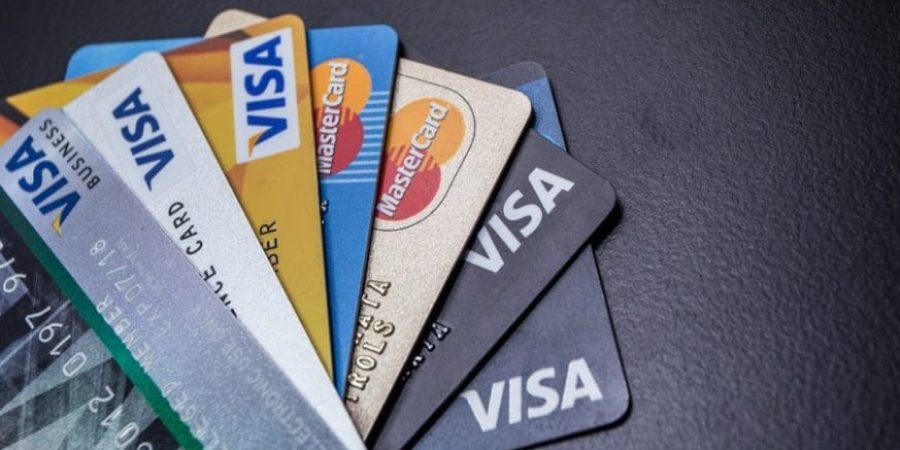 البطاقات الائتمانية