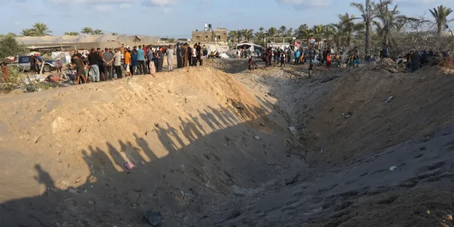 شاهد الدمار الذي خلفه قصف الاحتلال على خيام النازحين في المواصي