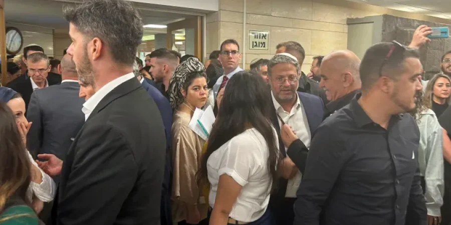 صواريخ القسام تقطع جلسة الكنيست والنواب يهرولون إلى الملاجئ