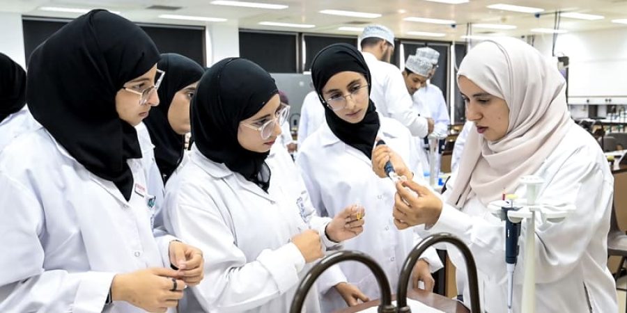 يوم المرأة العُمانية يجسّد واقع وإنجازات وطن يوم المرأة العُمانية يجسّد واقع وإنجازات وطن