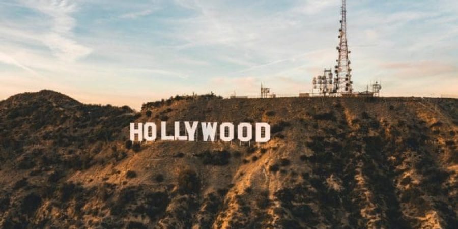 صُنّاع الأفلام الأصليون والمستقلون عالقون اليوم بين هوليود التي تتجنب المخاطر، وخدمات البث المباشر التي يقودها كبار المسؤولين التنفيذيين في مجال التكنولوجيا (شترستوك)