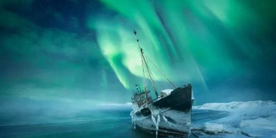 تحدث الظاهرة الجميلة في مناطق خطوط العرض العالية، بسبب الاضطرابات في الغلاف المغناطيسي.