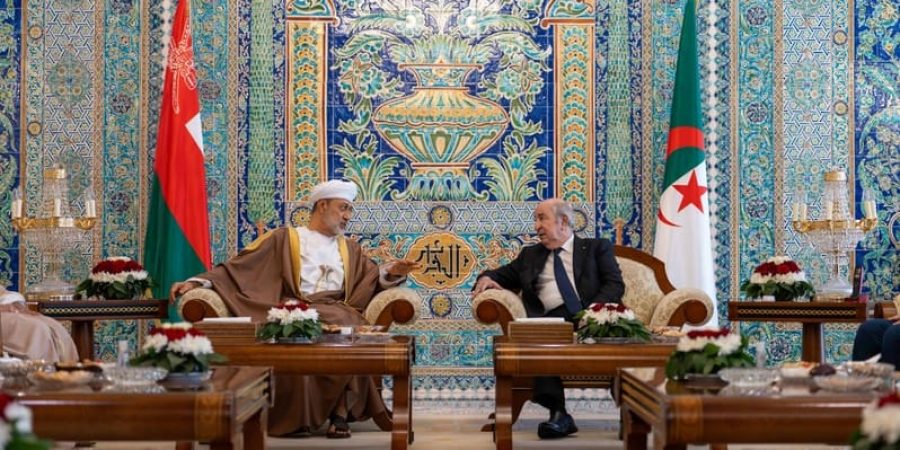 جلالة السُّلطان المُعظّم والرئيس الجزائري