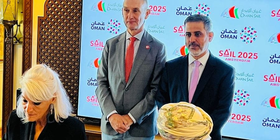 عُمان للإبحار توقع مذكرة تفاهم مع مؤسسة "إبحار أمستردام"