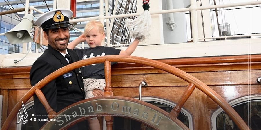 الطفلة الهولندية جولي تزور سفينة شباب عمان الثانية