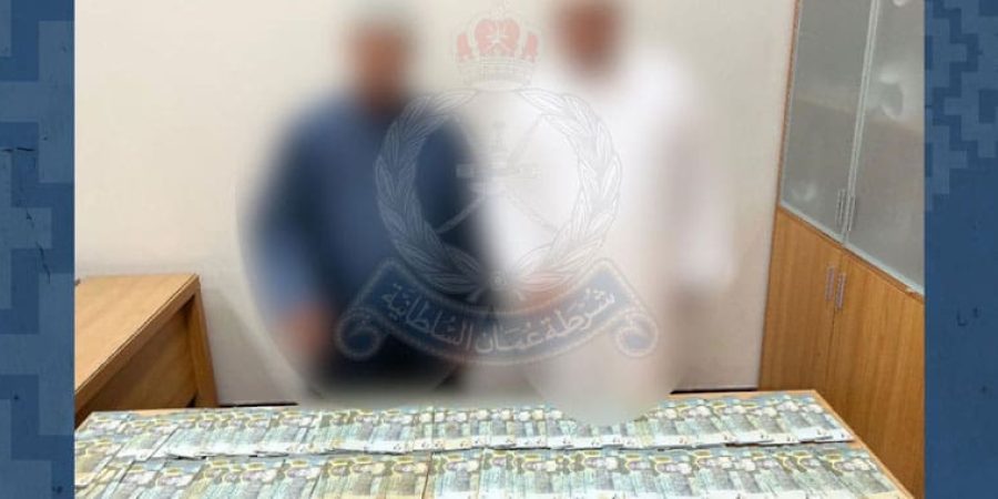 القبض على شخصين لحيازتهما عملات وطنية مزورة