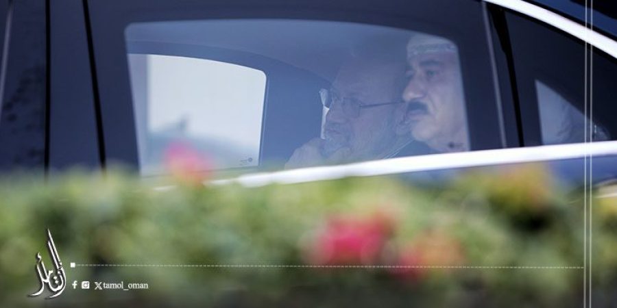 علي لاريجاني رفقة وزير المكتب السلطاني