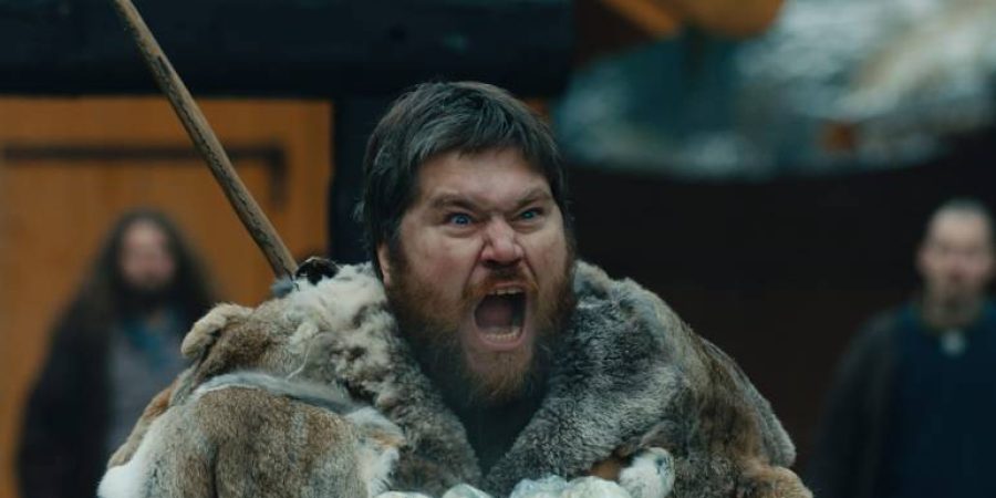 "رجال متوحشون" كوميديا جنونية لأب في منتصف العمر يقرر إخراج الهمجي الذي بداخله (مواقع التواصل)