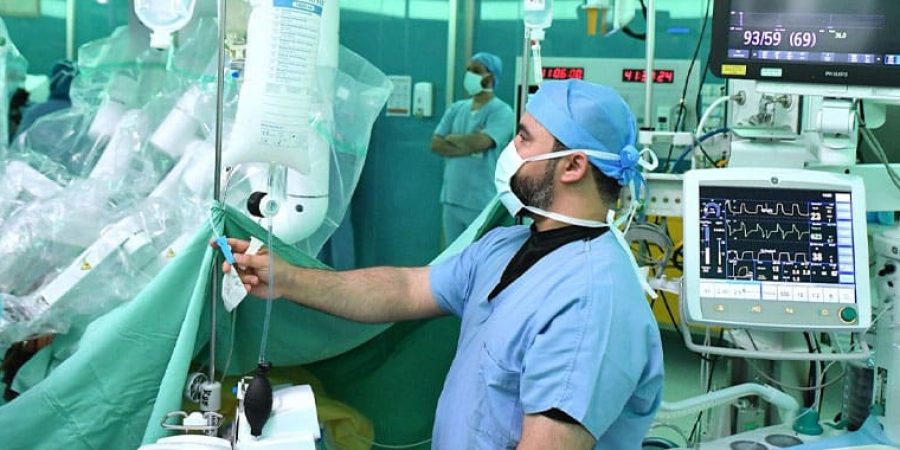 إجراء أوّل عمليّة جراحية باستخدام الرّوبوت الجراحي في سلطنة عُمان