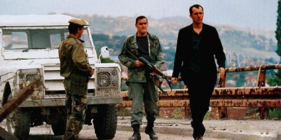 "أهلًا بكم في سراييفو" أول فيلم غربي يقدم مأساة البوسنة في الدولة التي مزقتها الحروب (مواقع التواصل)