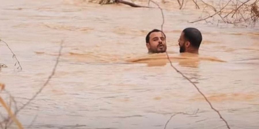 منتصر-الغافري إنقاذ الفنان العُماني منتصر الغافري يمنيًا من الغرق بحضرموت