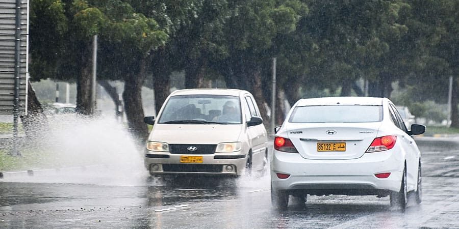 تأثر أجواء سلطنة عمان بأخدود من منخفض جوي