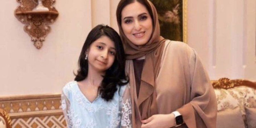 الطفلة هند البلوشية وتحقيق أمنياتها بعد لقاء السيدة الجليلة | مواقع التواصل الاجتماعي