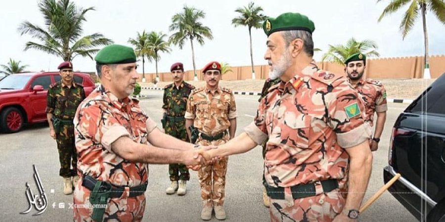 جلالة السلطان المعظم يزور قيادة ‫قوات الفرق‬ بالجيش السلطاني العُماني بمحافظة ظفار.
