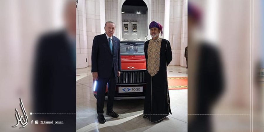 أردوغان يٌهدي جلالة السلطان سيارة "توغ" الكهربائية
