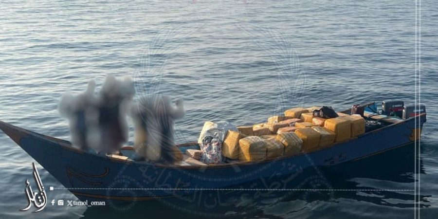 القبض على 5 يمنيين على متن قارب في المياه الإقليمية العُمانية